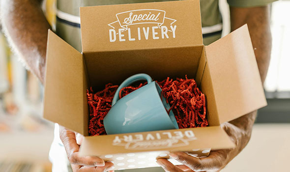 What Are the Common Closure Methods for Mailer Boxes