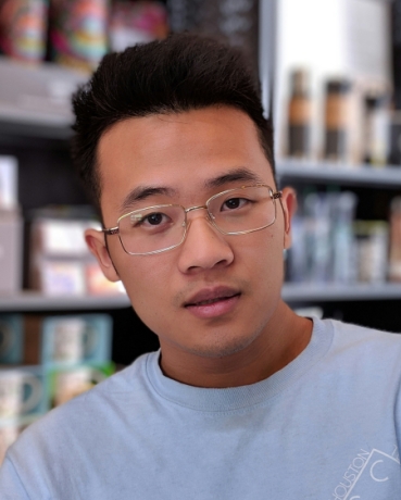 Kevin oversees our entire product line, including cards, wrapping paper, packaging bags, and
                        boxes. He ensures that all product specifications meet international standards and handles
                        customization projects based on client requirements. Kevin is the go-to person for material
                        selection and packaging innovation.